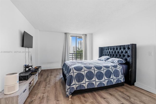 3300 NE 191st St 609, Aventura, FL 33180