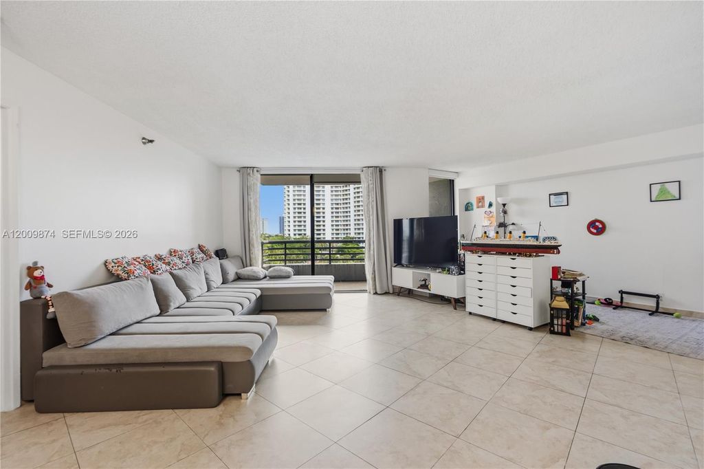 3300 NE 191st St 609, Aventura, FL 33180