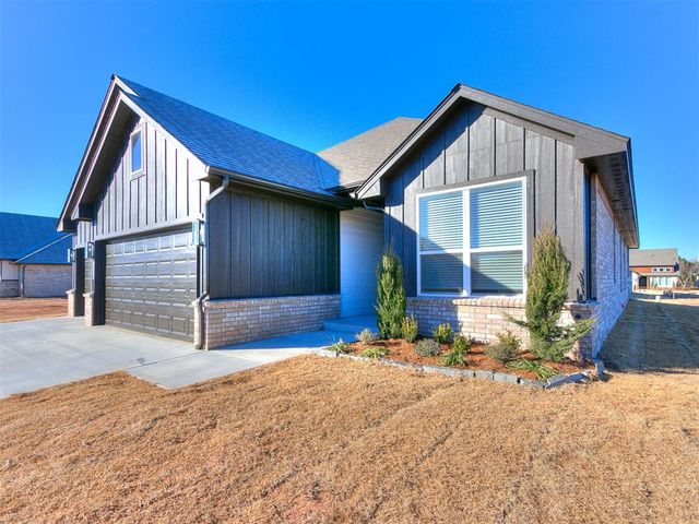 7713 Wilshire Woods Drive, Yukon, OK 73099