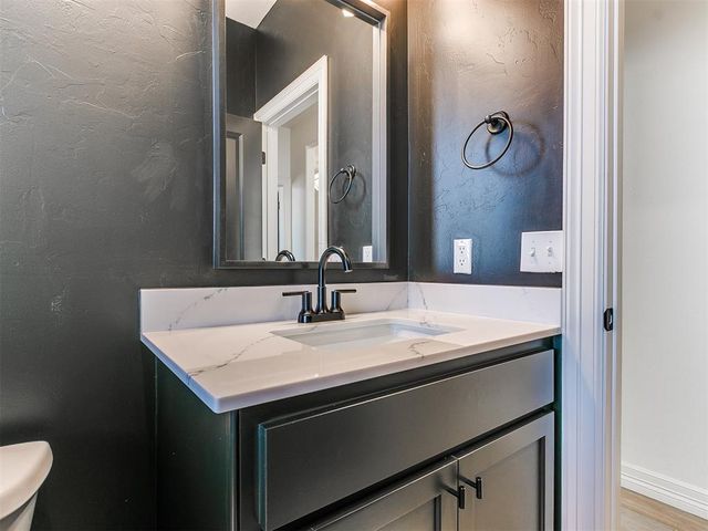 7713 Wilshire Woods Drive, Yukon, OK 73099