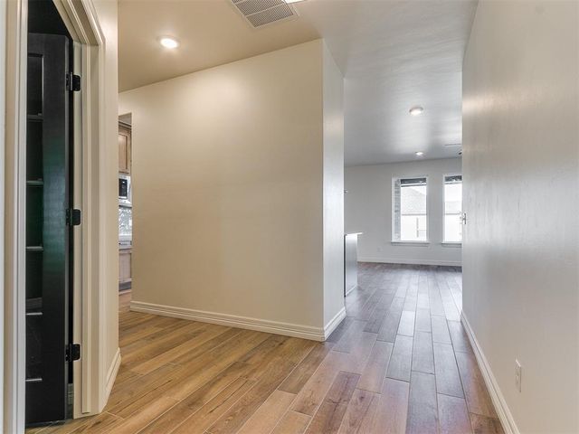 7713 Wilshire Woods Drive, Yukon, OK 73099