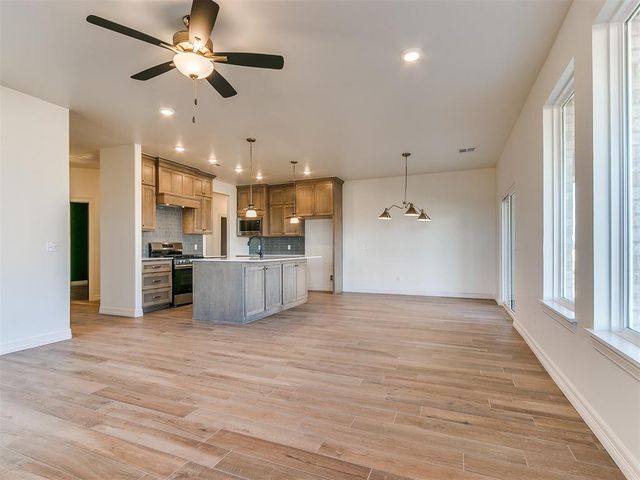 7713 Wilshire Woods Drive, Yukon, OK 73099