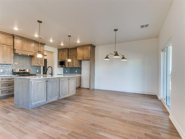 7713 Wilshire Woods Drive, Yukon, OK 73099