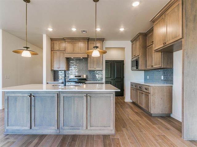 7713 Wilshire Woods Drive, Yukon, OK 73099