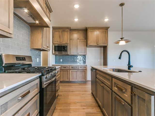 7713 Wilshire Woods Drive, Yukon, OK 73099