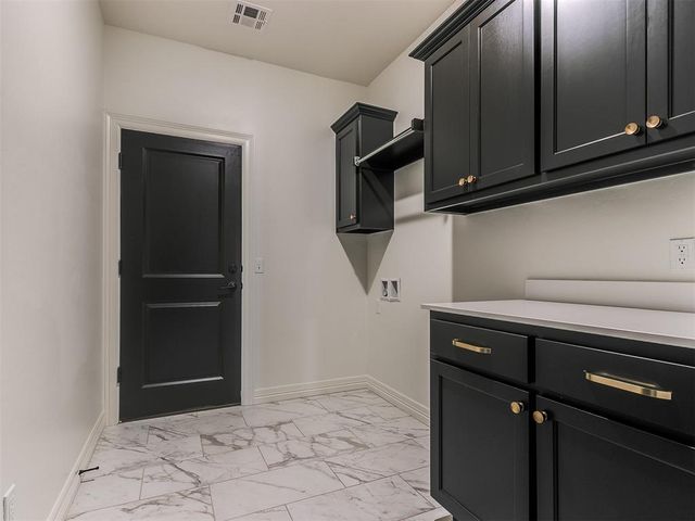 7713 Wilshire Woods Drive, Yukon, OK 73099