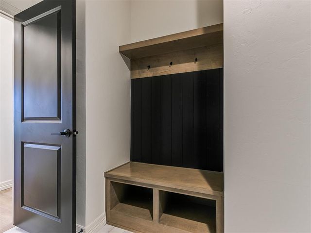 7713 Wilshire Woods Drive, Yukon, OK 73099