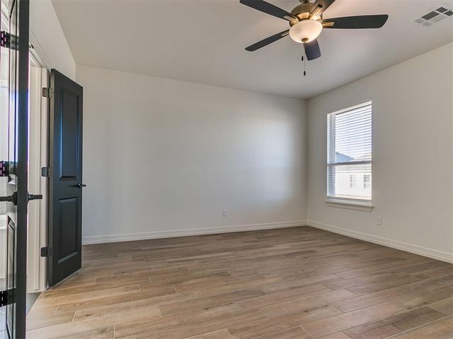 7713 Wilshire Woods Drive, Yukon, OK 73099