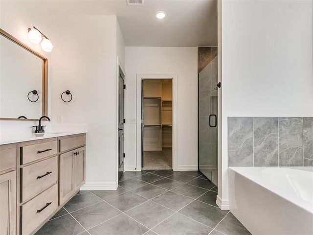 7713 Wilshire Woods Drive, Yukon, OK 73099