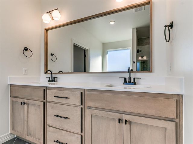 7713 Wilshire Woods Drive, Yukon, OK 73099