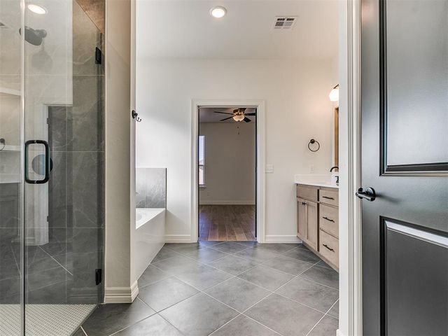 7713 Wilshire Woods Drive, Yukon, OK 73099