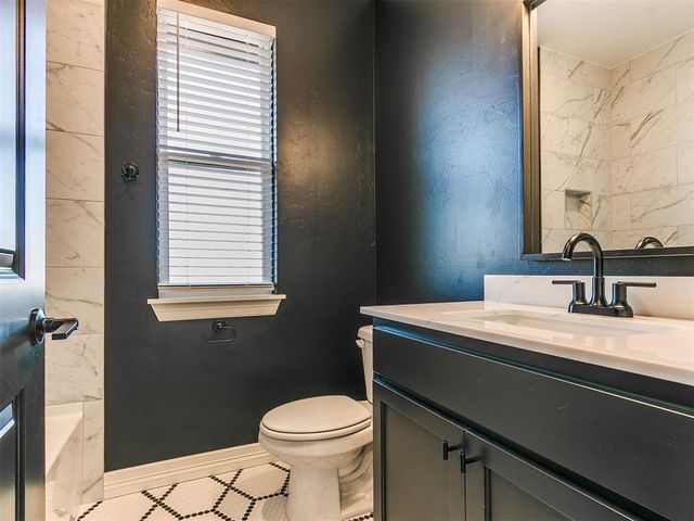 7713 Wilshire Woods Drive, Yukon, OK 73099