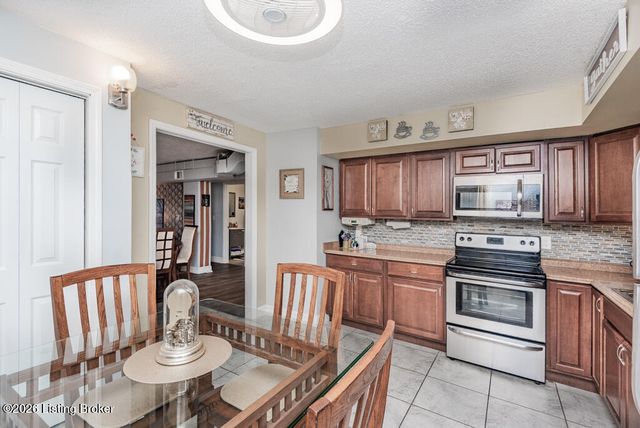 4906 Roman Dr, Louisville, KY 40291