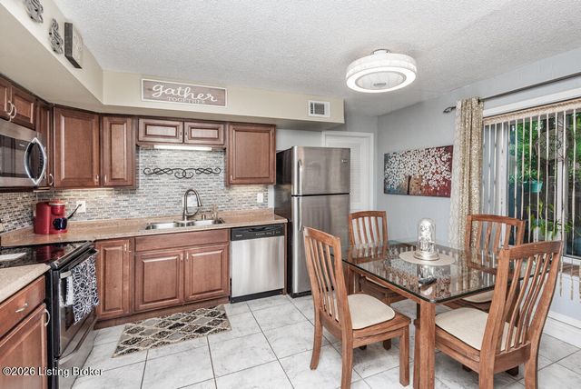 4906 Roman Dr, Louisville, KY 40291