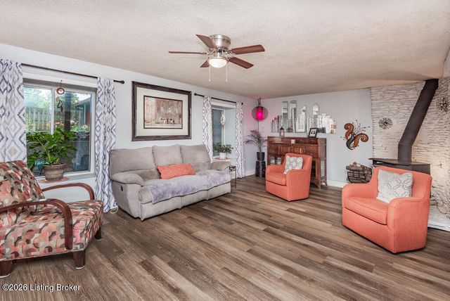 4906 Roman Dr, Louisville, KY 40291