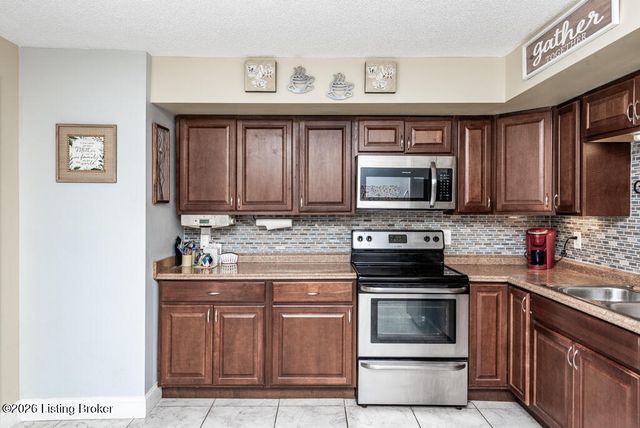 4906 Roman Dr, Louisville, KY 40291