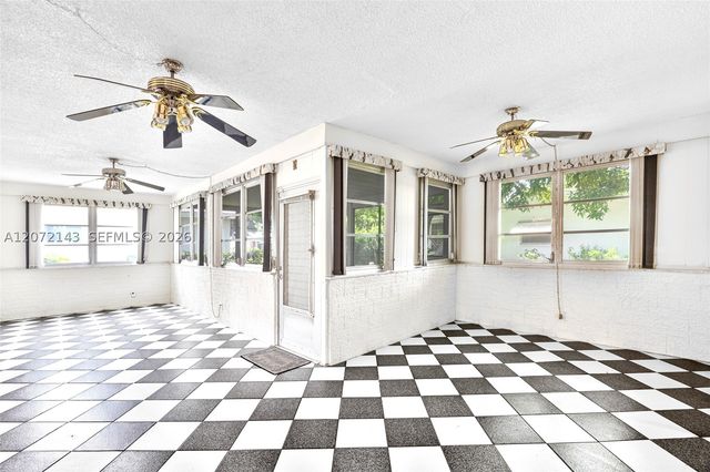 7102 NW 71st St, Tamarac, FL 33321