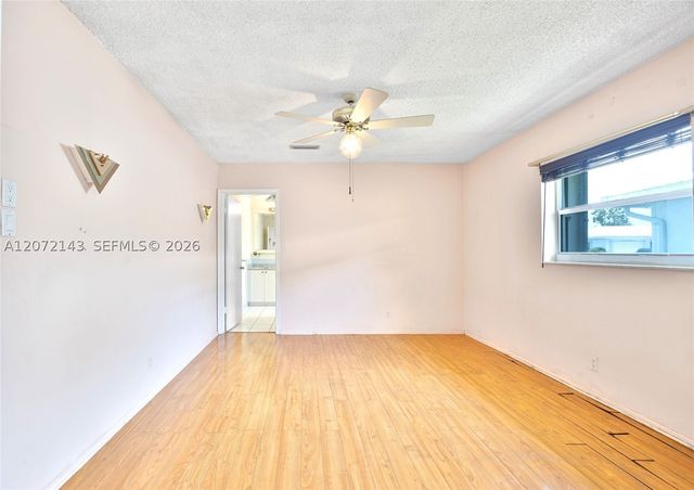 7102 NW 71st St, Tamarac, FL 33321