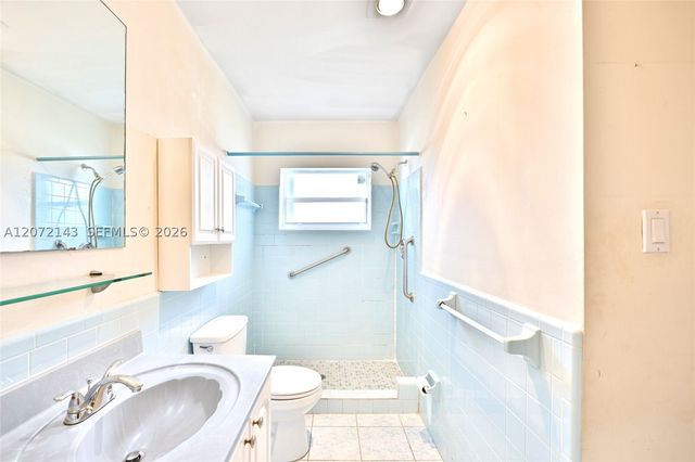 7102 NW 71st St, Tamarac, FL 33321
