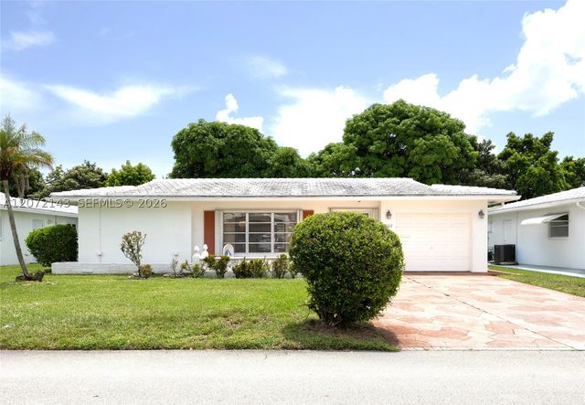 7102 NW 71st St, Tamarac, FL 33321