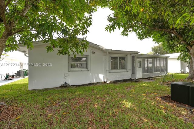 7102 NW 71st St, Tamarac, FL 33321