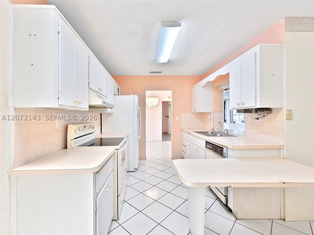 7102 NW 71st St, Tamarac, FL 33321