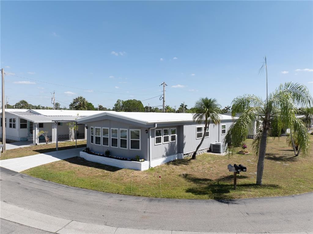 201 CARRIAGE LANE, North Fort Myers, FL 33917