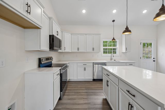 613 Hill Rd, Clarksville, TN 37040