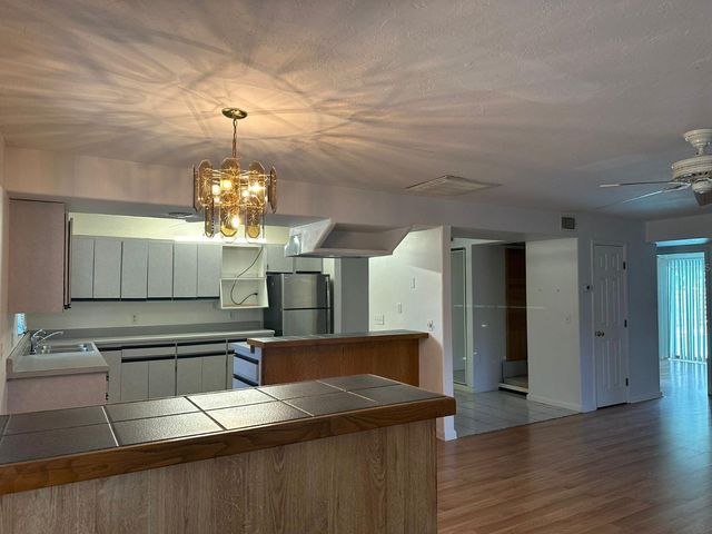 2574 HAWTHORNE STREET, Sarasota, FL 34239