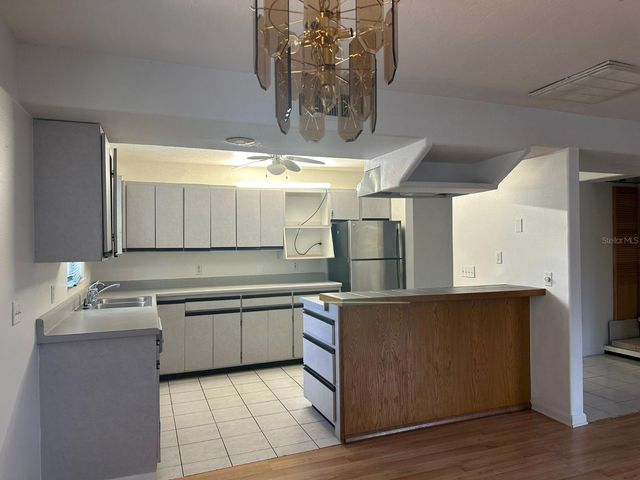2574 HAWTHORNE STREET, Sarasota, FL 34239