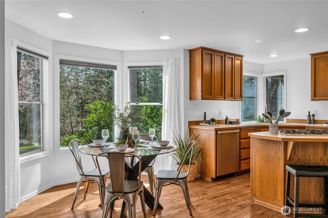 3915 245th Court SE, Sammamish, WA 98029