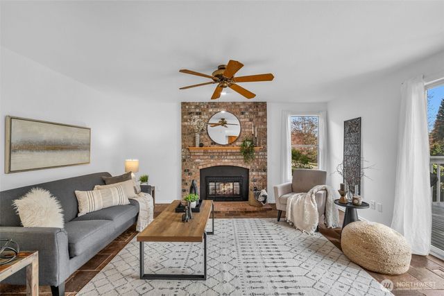 3915 245th Court SE, Sammamish, WA 98029