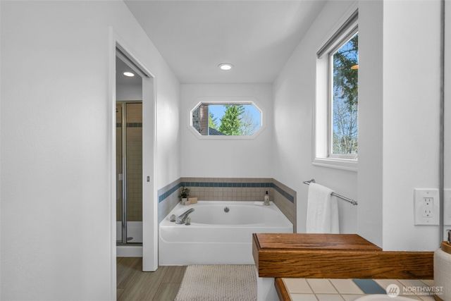 3915 245th Court SE, Sammamish, WA 98029