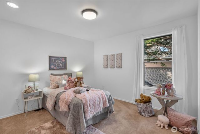 3915 245th Court SE, Sammamish, WA 98029