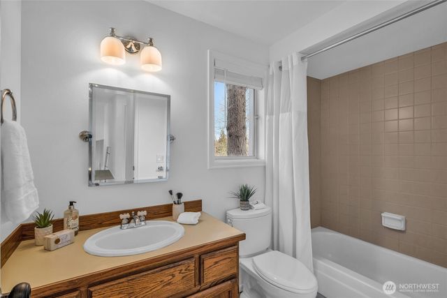 3915 245th Court SE, Sammamish, WA 98029