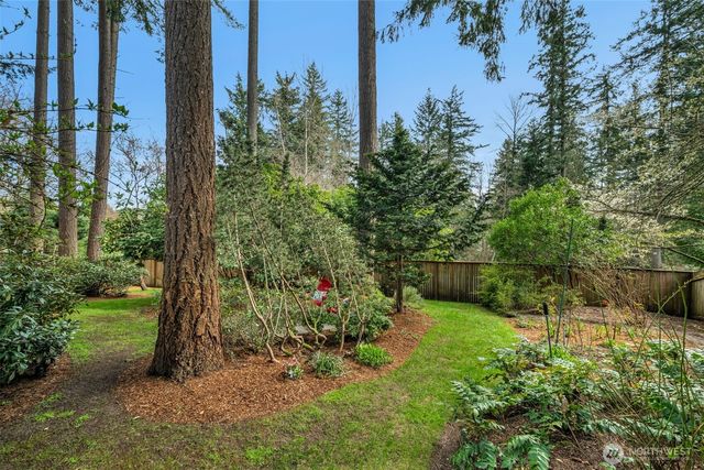 3915 245th Court SE, Sammamish, WA 98029