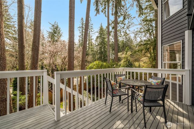3915 245th Court SE, Sammamish, WA 98029