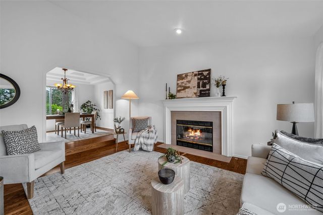 3915 245th Court SE, Sammamish, WA 98029