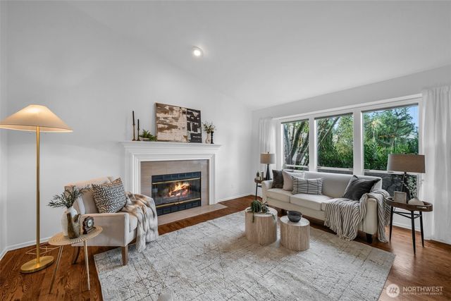 3915 245th Court SE, Sammamish, WA 98029