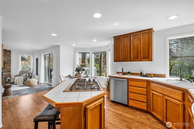 3915 245th Court SE, Sammamish, WA 98029