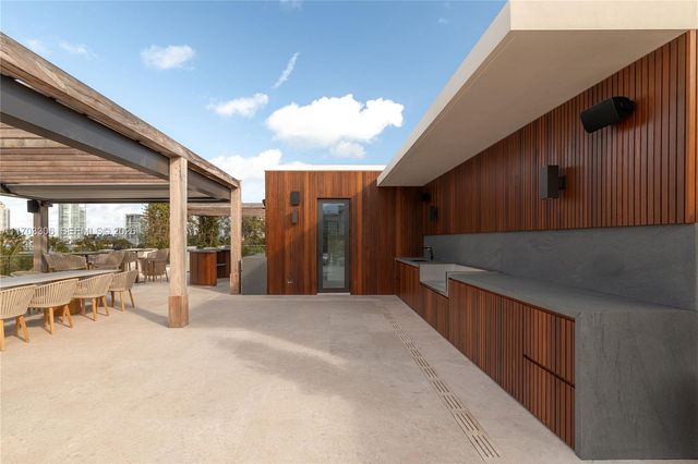 1006 Links Drive, Miami Beach, FL 33109