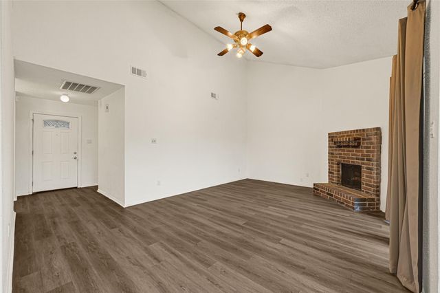 10802 Forest Leaf Drive, Sugar Land, TX 77498