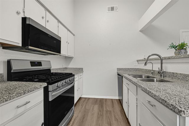 10802 Forest Leaf Drive, Sugar Land, TX 77498