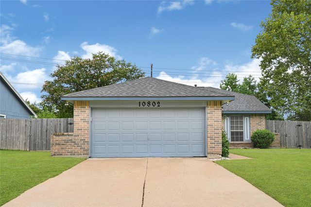 10802 Forest Leaf Drive, Sugar Land, TX 77498