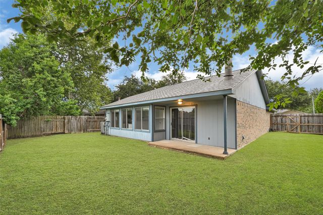 10802 Forest Leaf Drive, Sugar Land, TX 77498