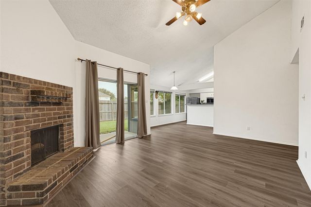 10802 Forest Leaf Drive, Sugar Land, TX 77498