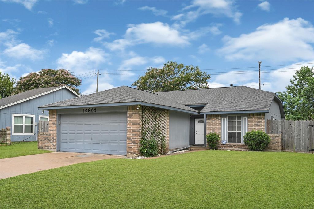 10802 Forest Leaf Drive, Sugar Land, TX 77498
