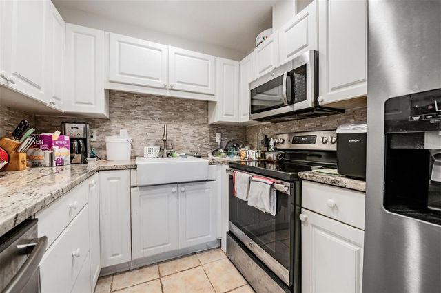 1905 CANTERBURY LANE 17, Sun City Center, FL 33573