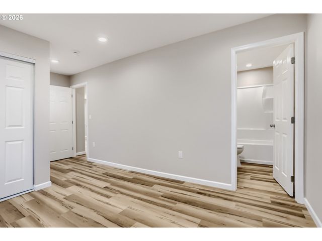 4918 Se 128TH Ave, Portland, OR 97236