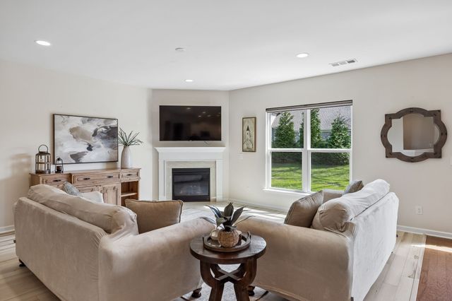 4006 Compass Pointe Ct, Thompsons Station, TN 37179